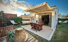 Buzzstays: 1-Bed Bungalow, Garden, Near Yumbo & Beach